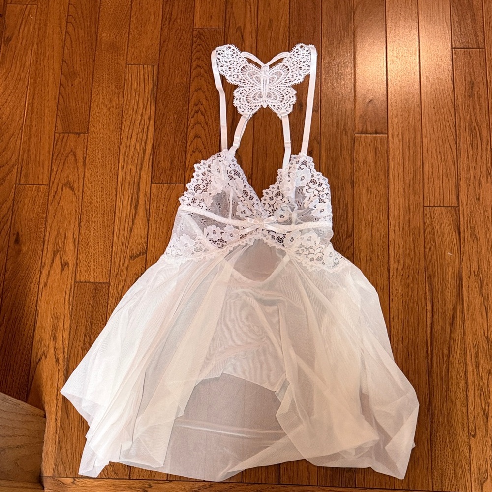 Elegant White Lace Chemise